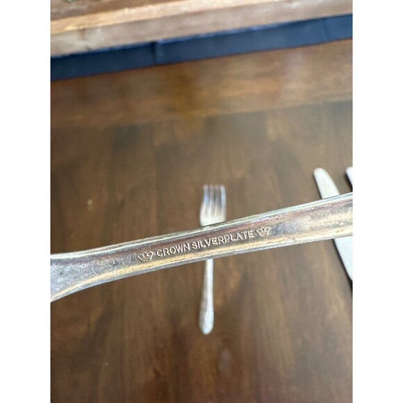 Vintage Crown Silverplate Carmen 1939 Forks With Floral & Shell Design Set Of 2 - Picture 3 of 3
